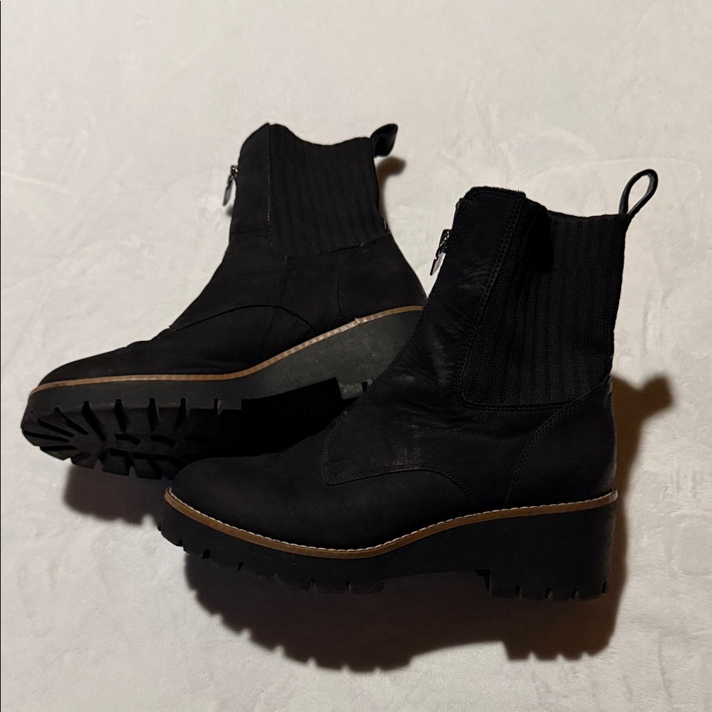 Blondo Black Ankle Booties - Picture 2 of 9
